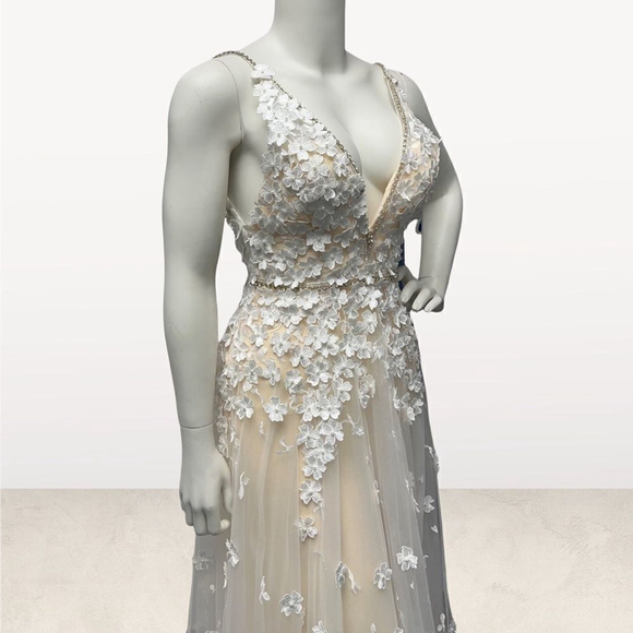 Mac Duggal Embellished Ivory and Peach Floral Appliqué Size 12 Style 22845 NWOT - Picture 8 of 16